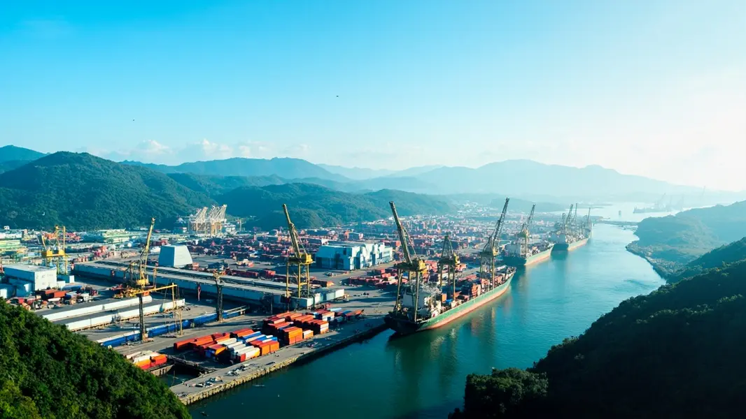 Cảng biển Việt Nam sôi động với hoạt động xuất khẩu năm 2025